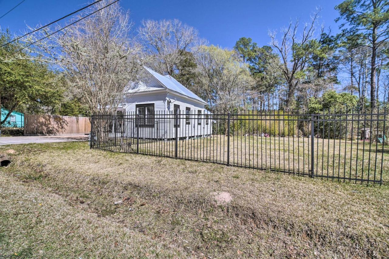 Holiday home Cozy House With Fenced Yard And Patio! Livingston